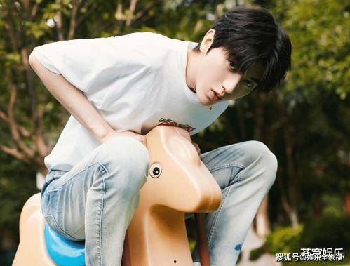 蔡徐坤娱乐吃瓜图片大全,盘点那些搞笑又温馨的瞬间  第2张